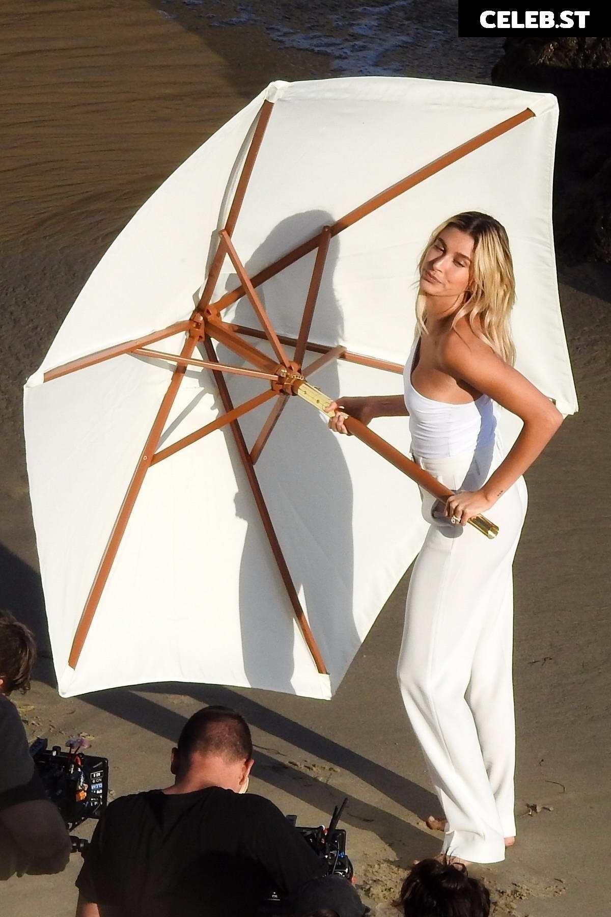 Hailey Bieber Image 3010100