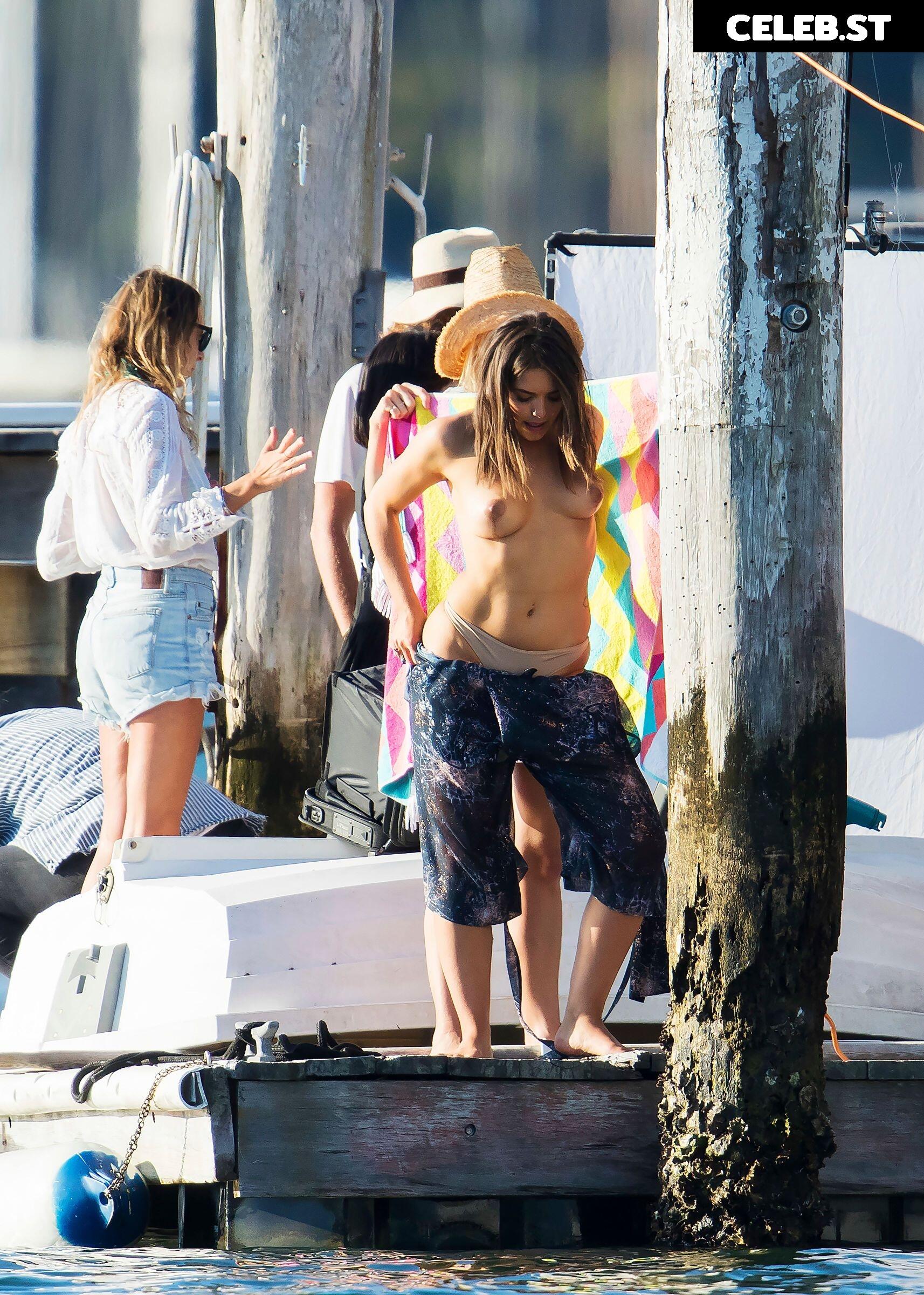 Olympia Valance Image 3010027