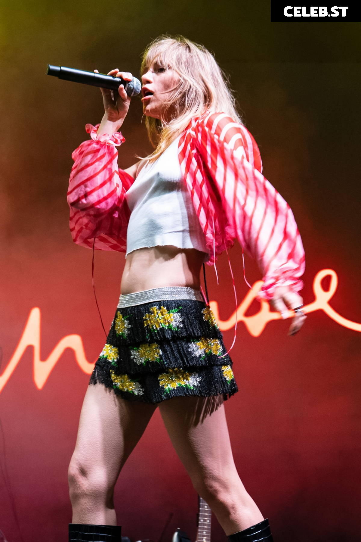 Suki Waterhouse Image 3006189