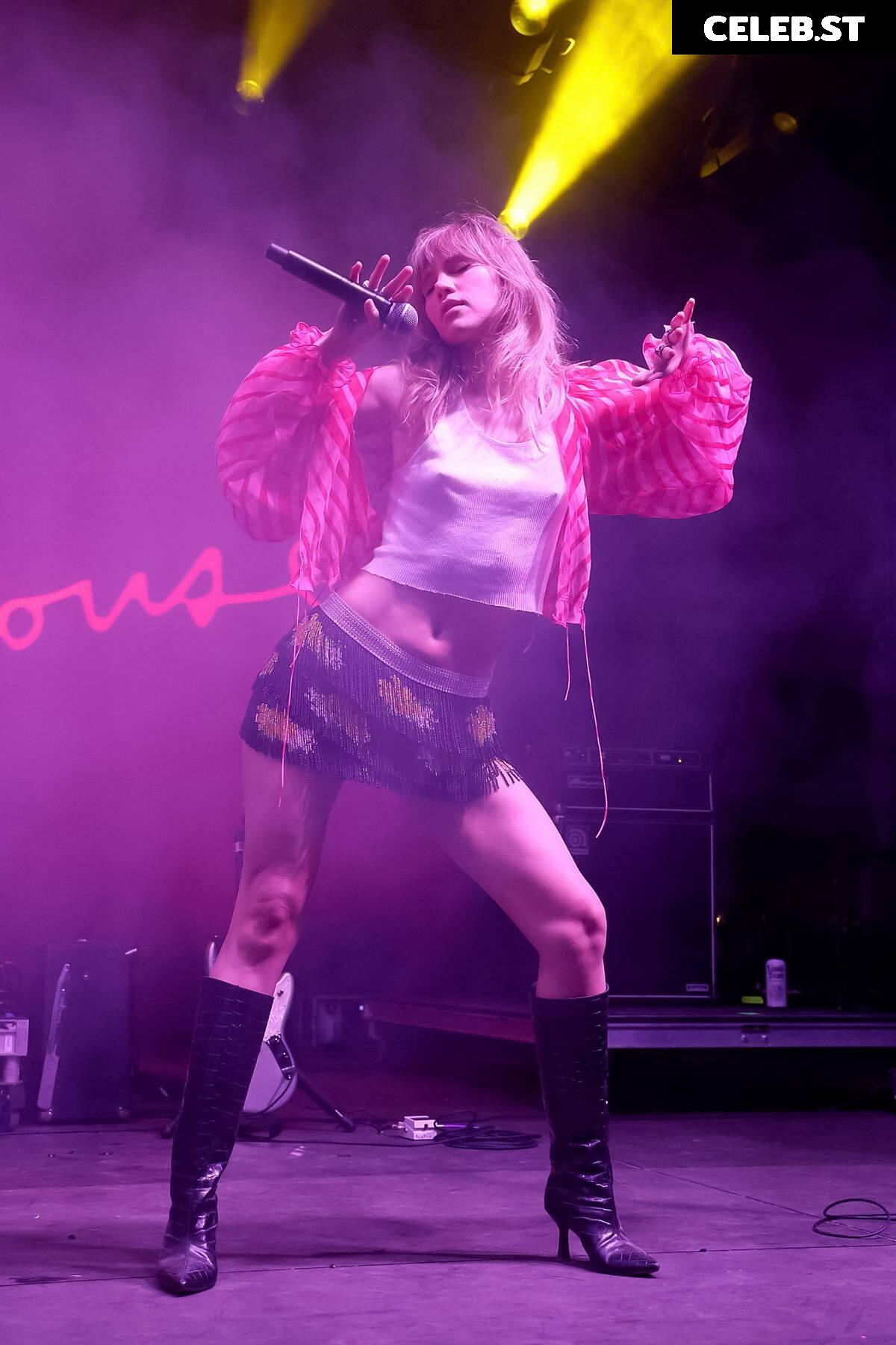 Suki Waterhouse Image 3006350