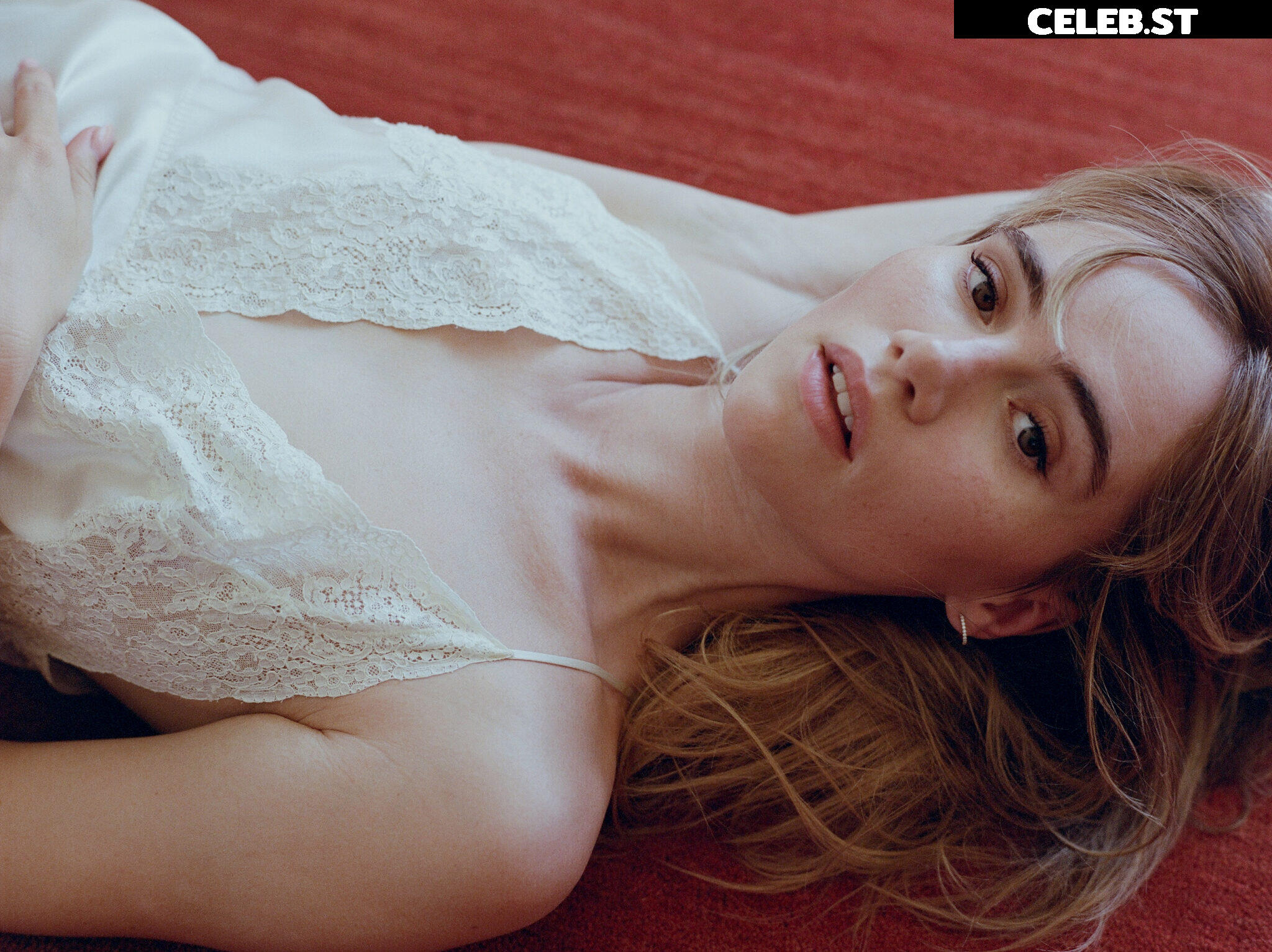Suki Waterhouse Image 3004604