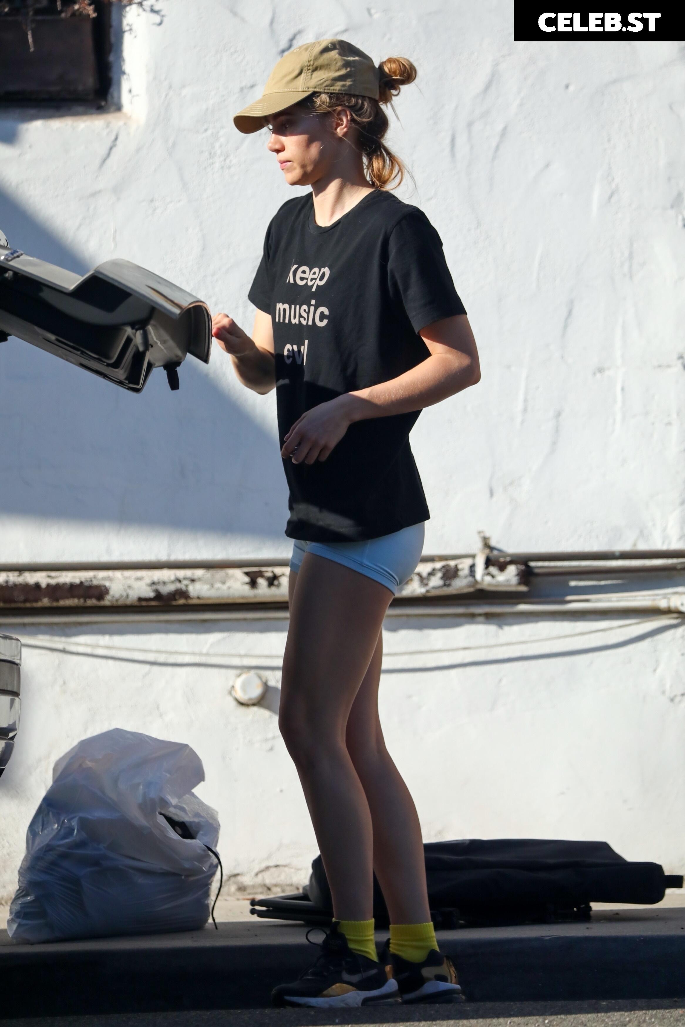 Suki Waterhouse Image 3002692