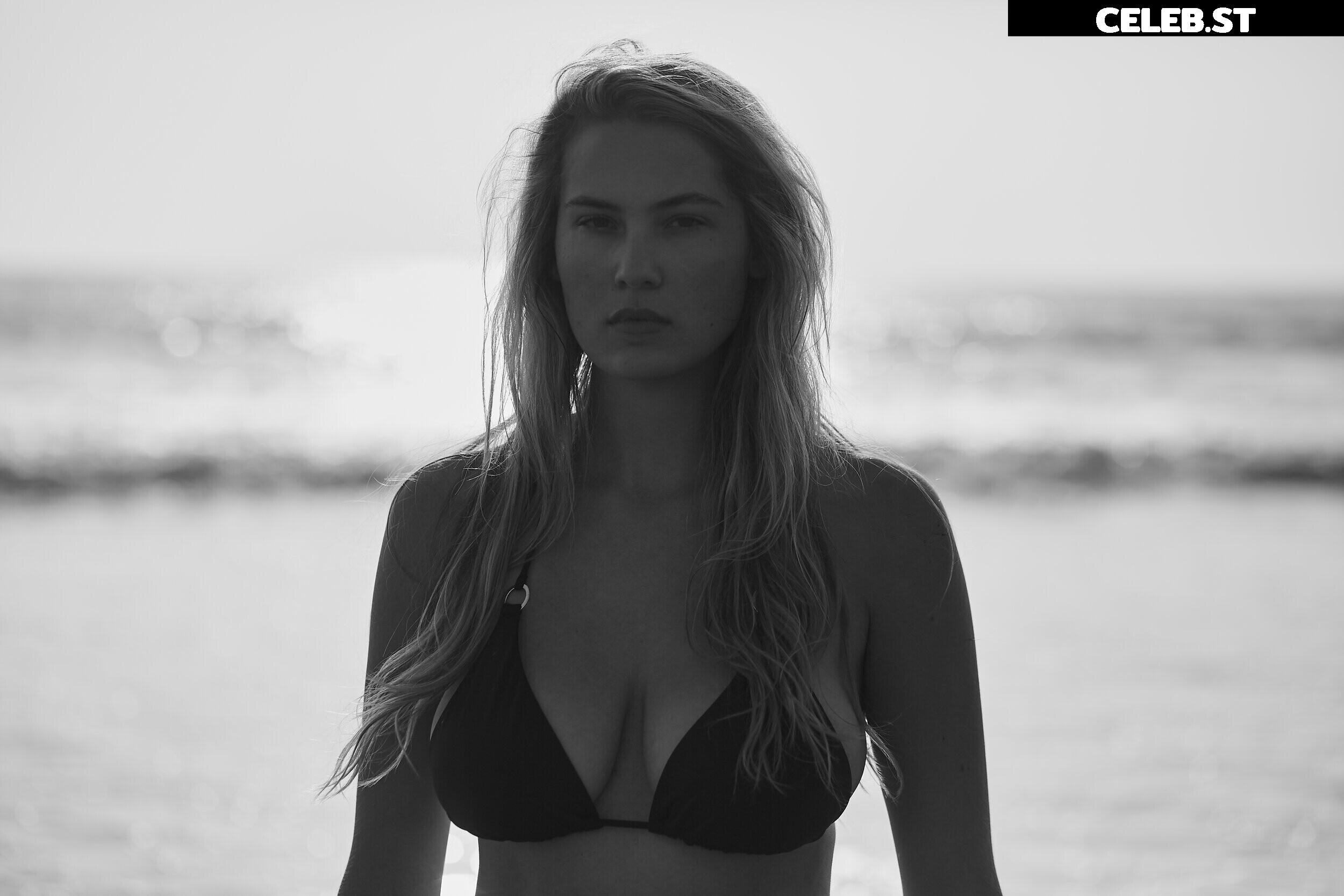 Megan Moore Image 3002117