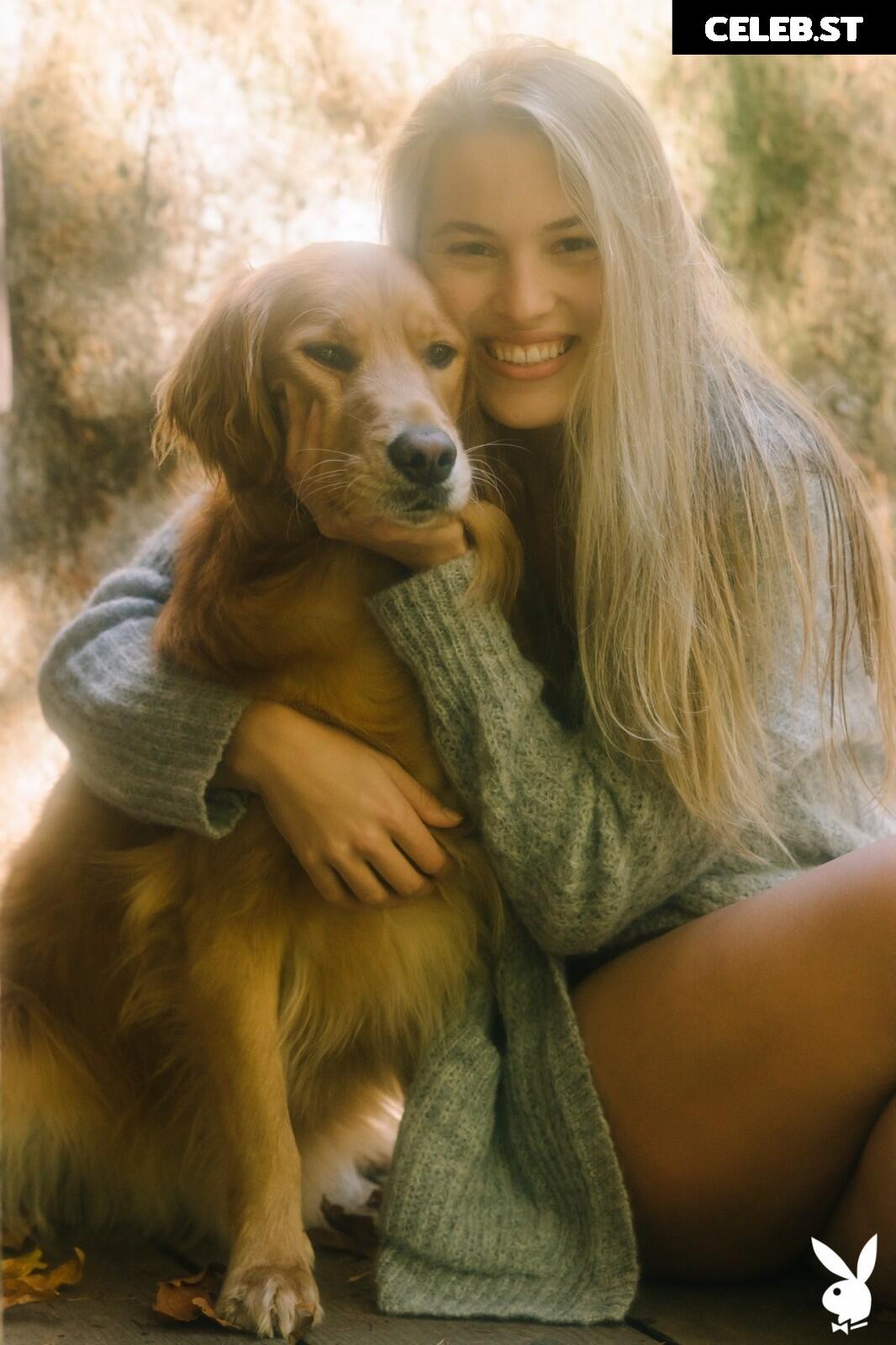 Megan Moore Image 3002343