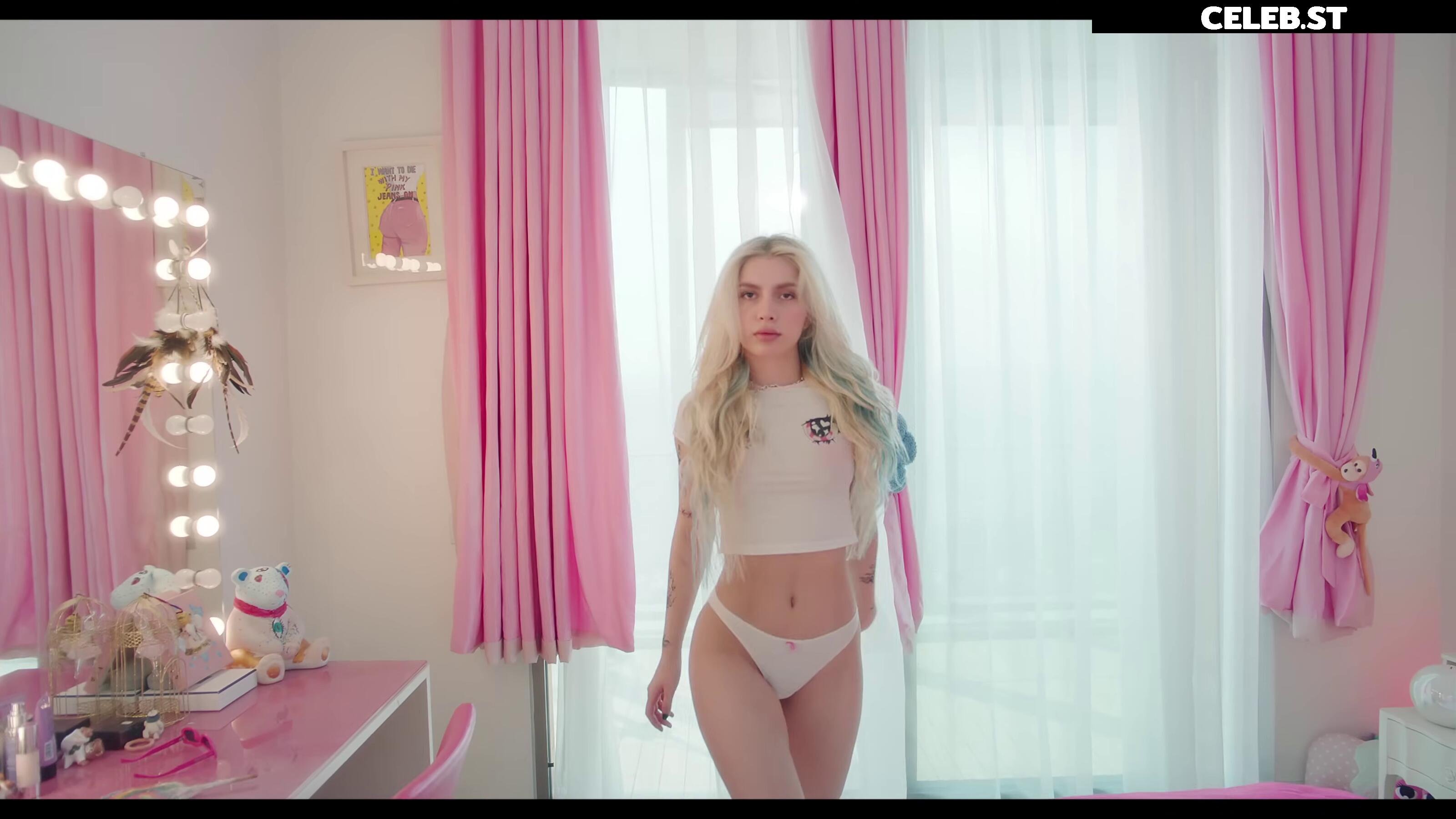 Aleyna Tilki Image 3008555