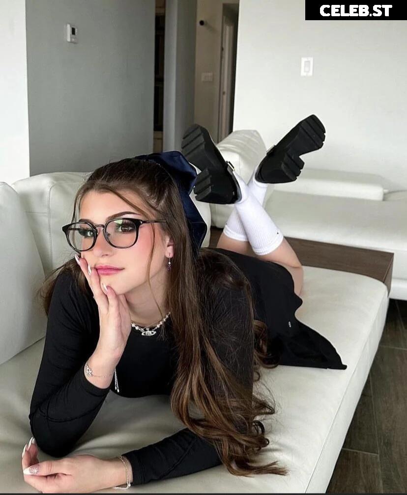 Brooke Monk Image 617689