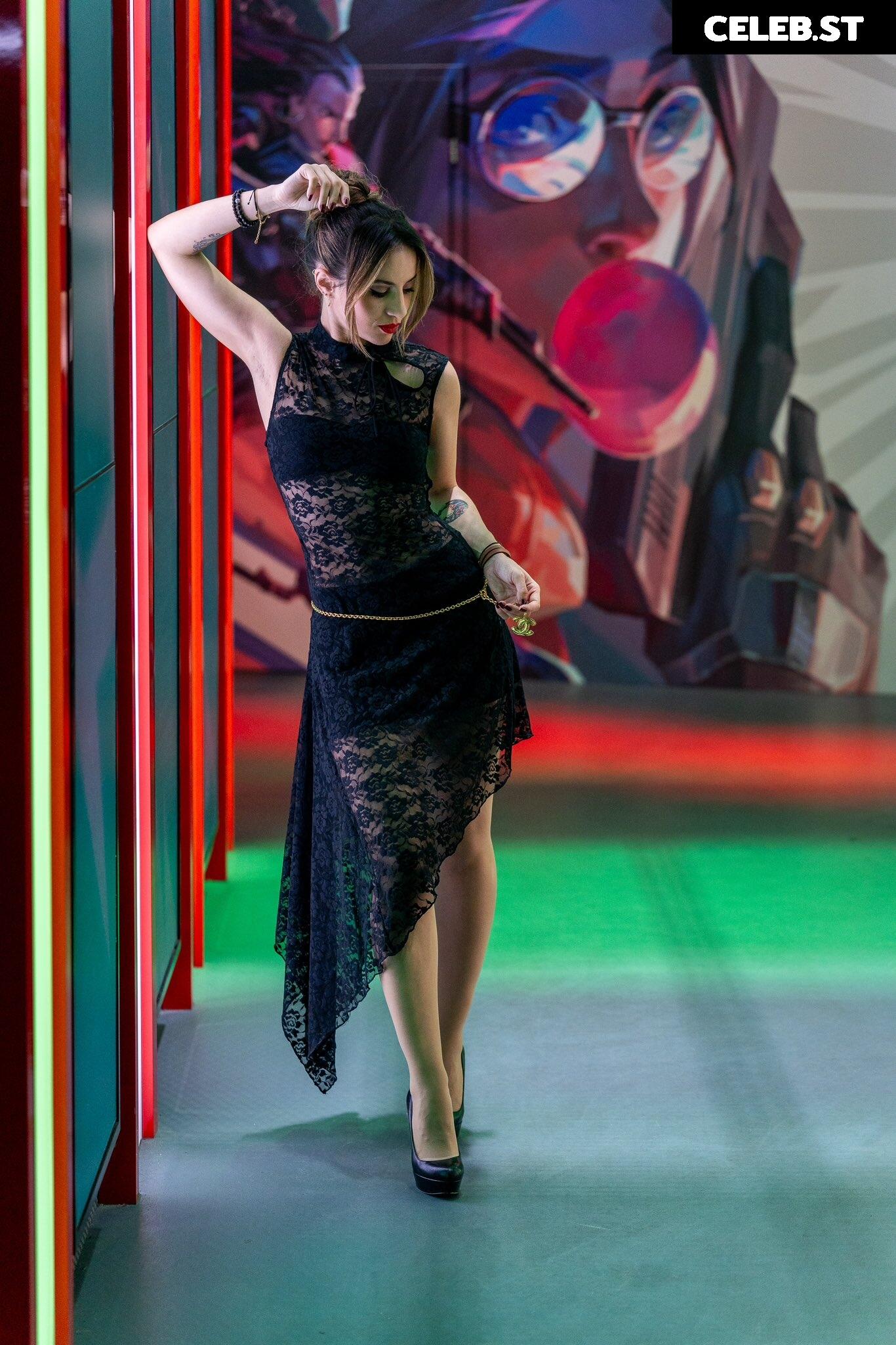 Laure bv Image 617496