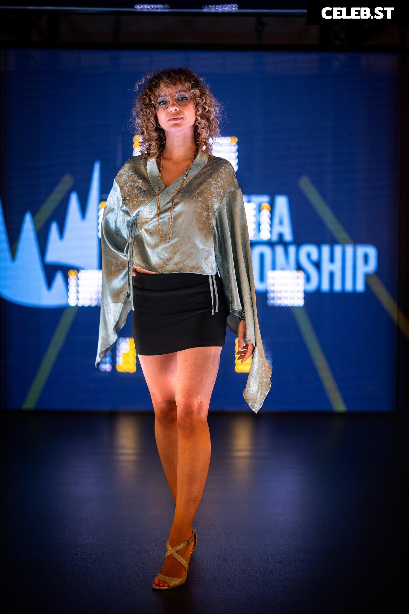 Laure bv Image 617399