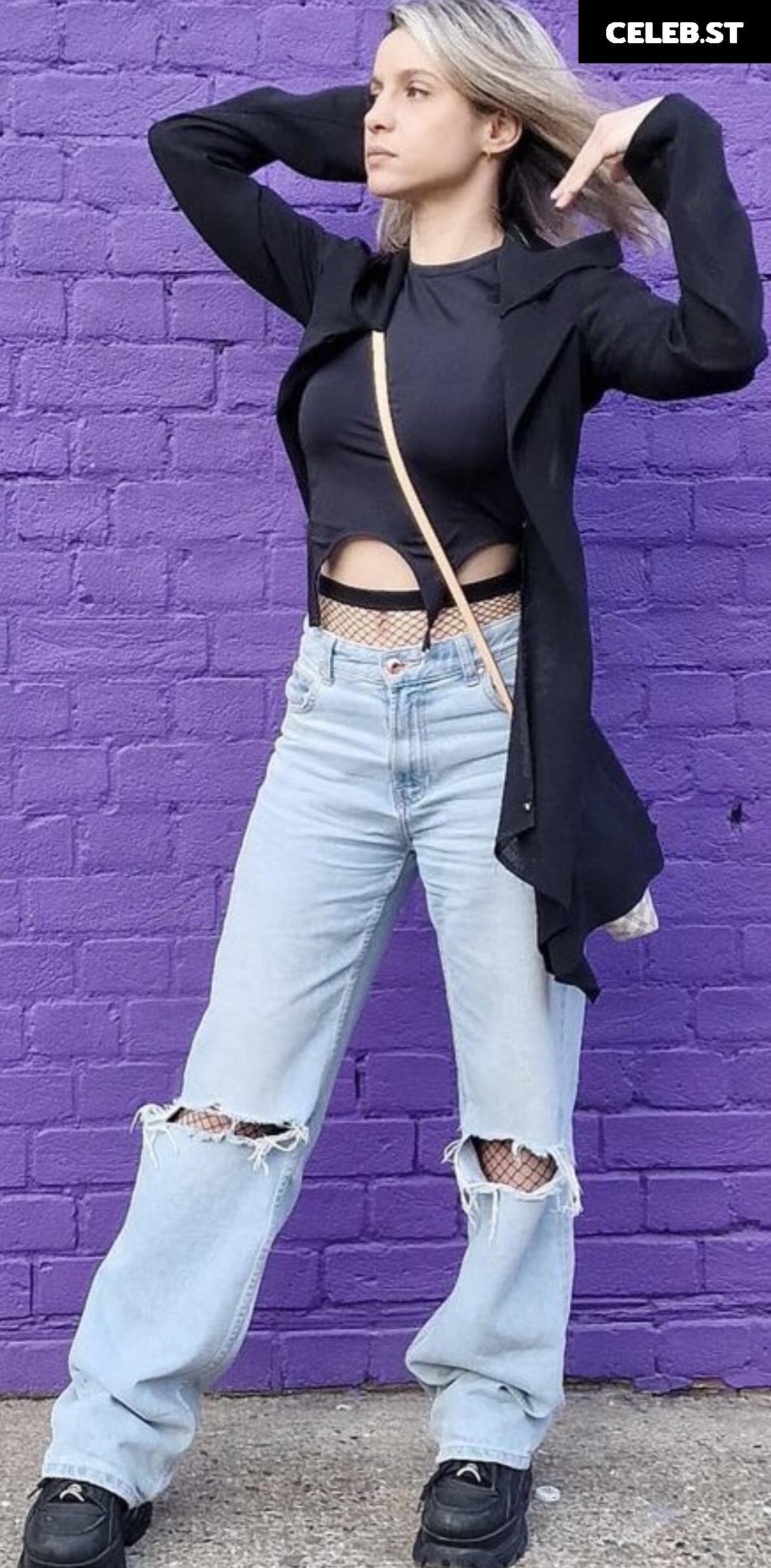 Laure bv Image 616048