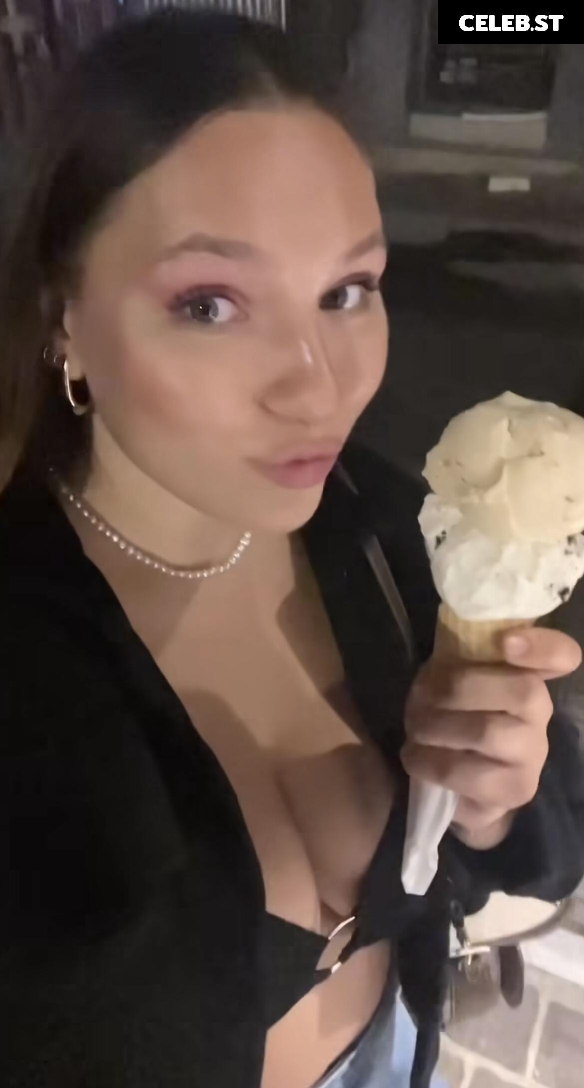 Lucy Lacht Image 613578