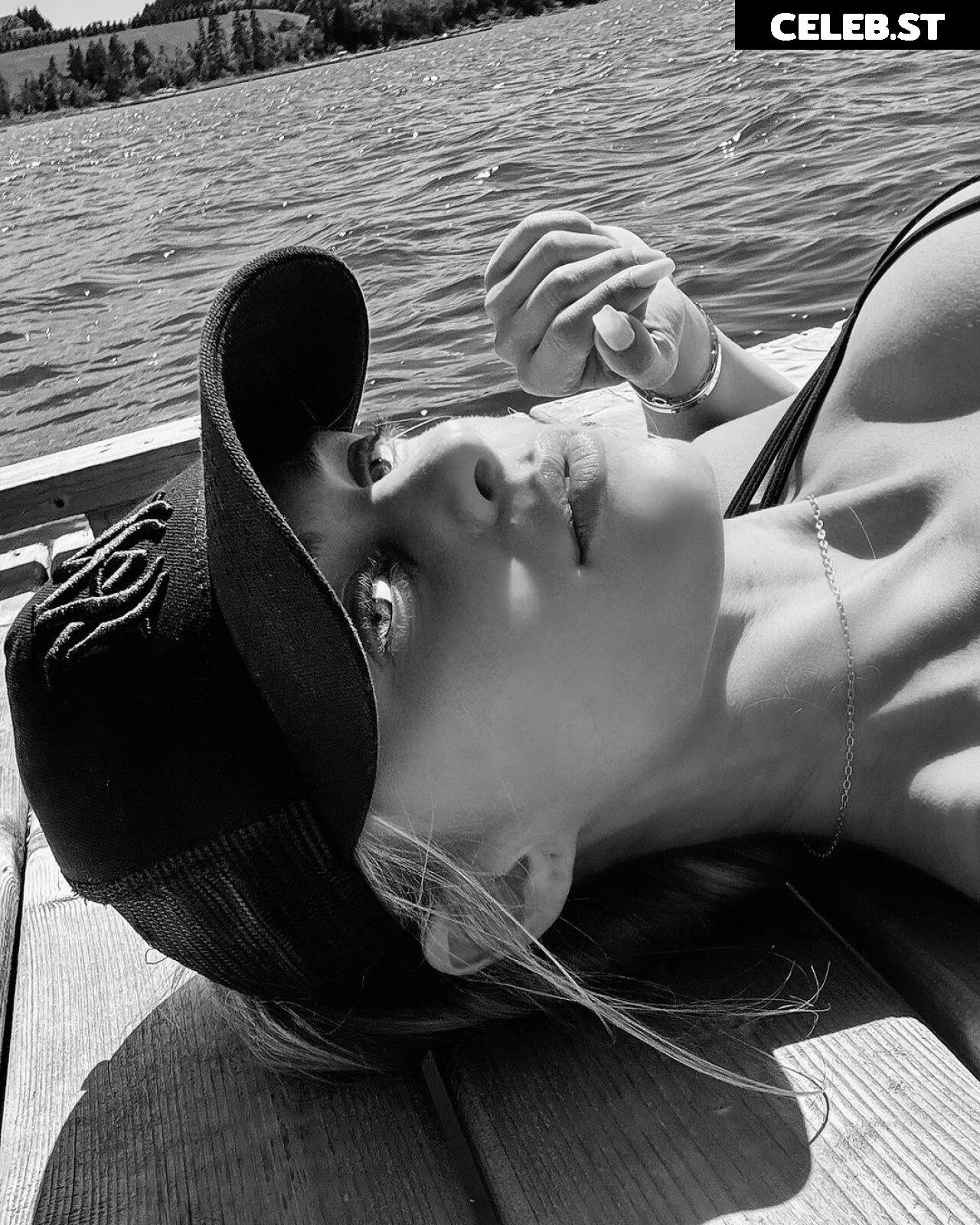 Alexa Serowik Image 621754