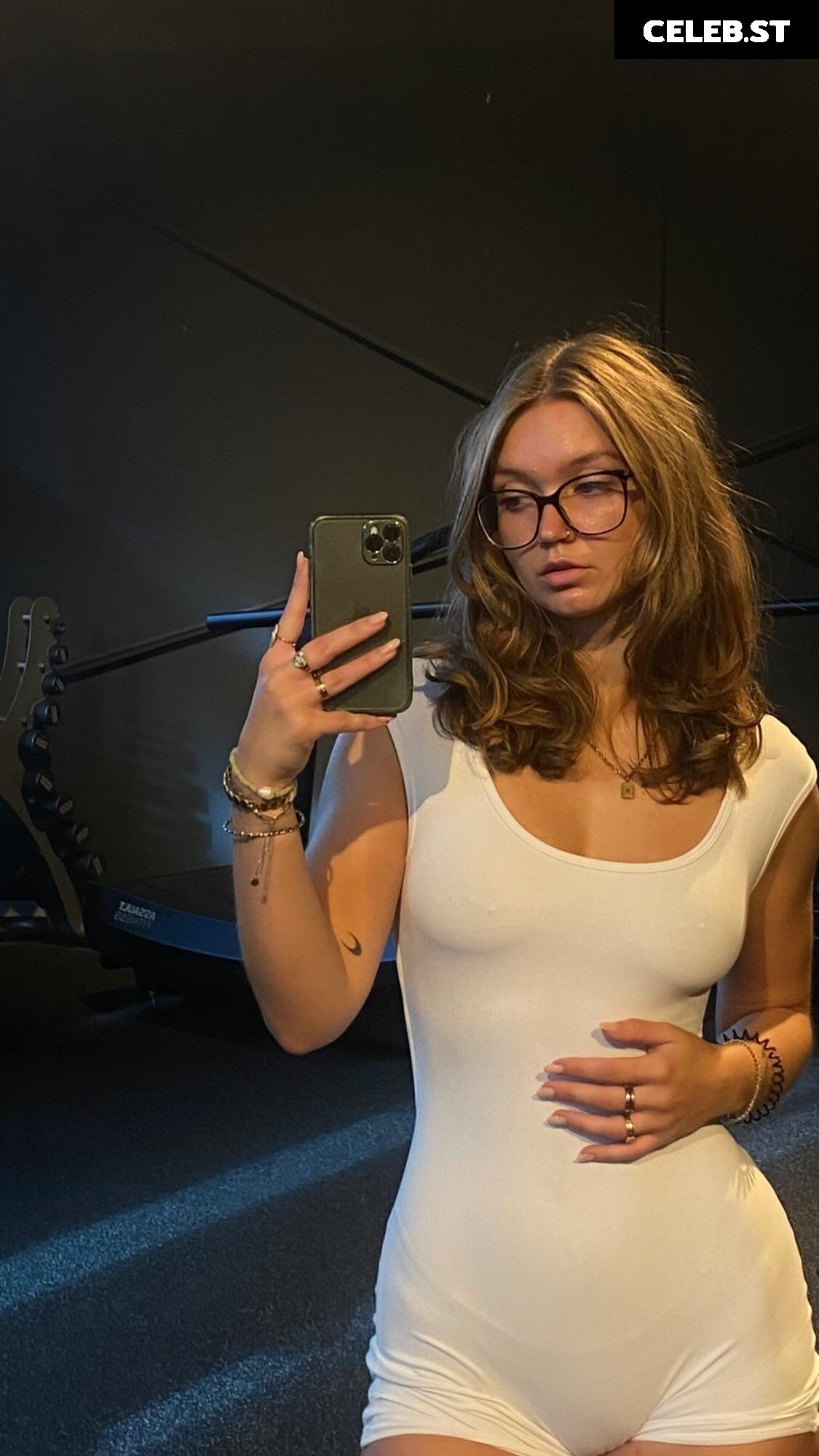 Emily Anouk Dorn Image 639129