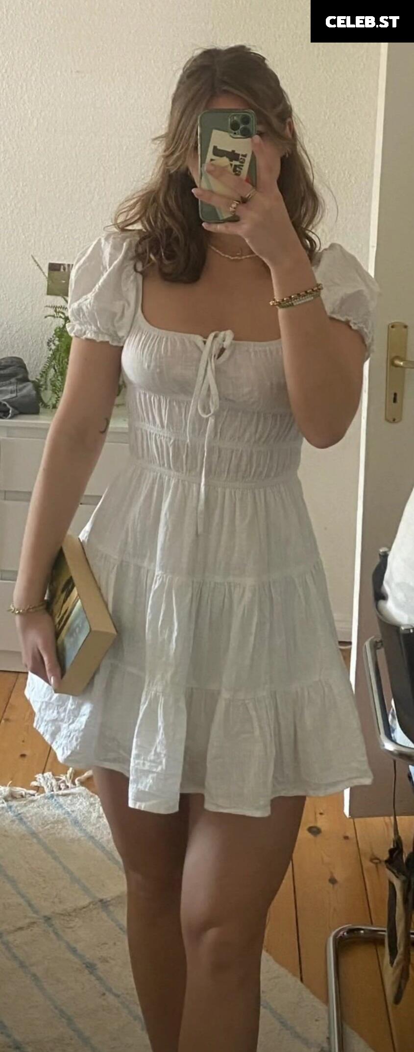 Emily Anouk Dorn Image 638111