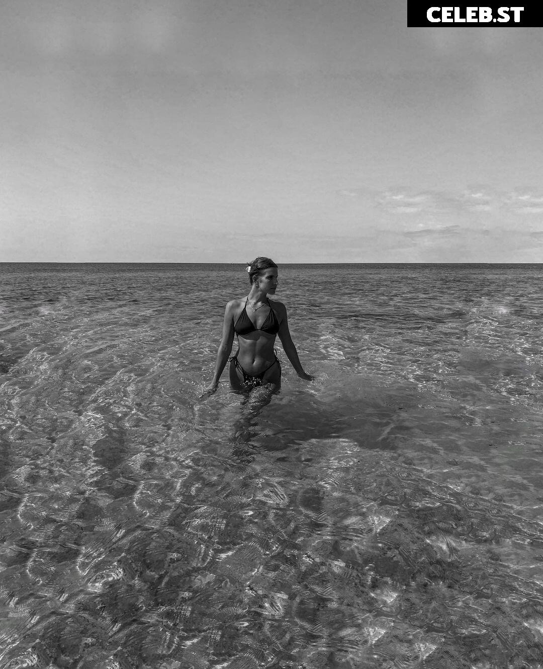 ninathoe Image 688728