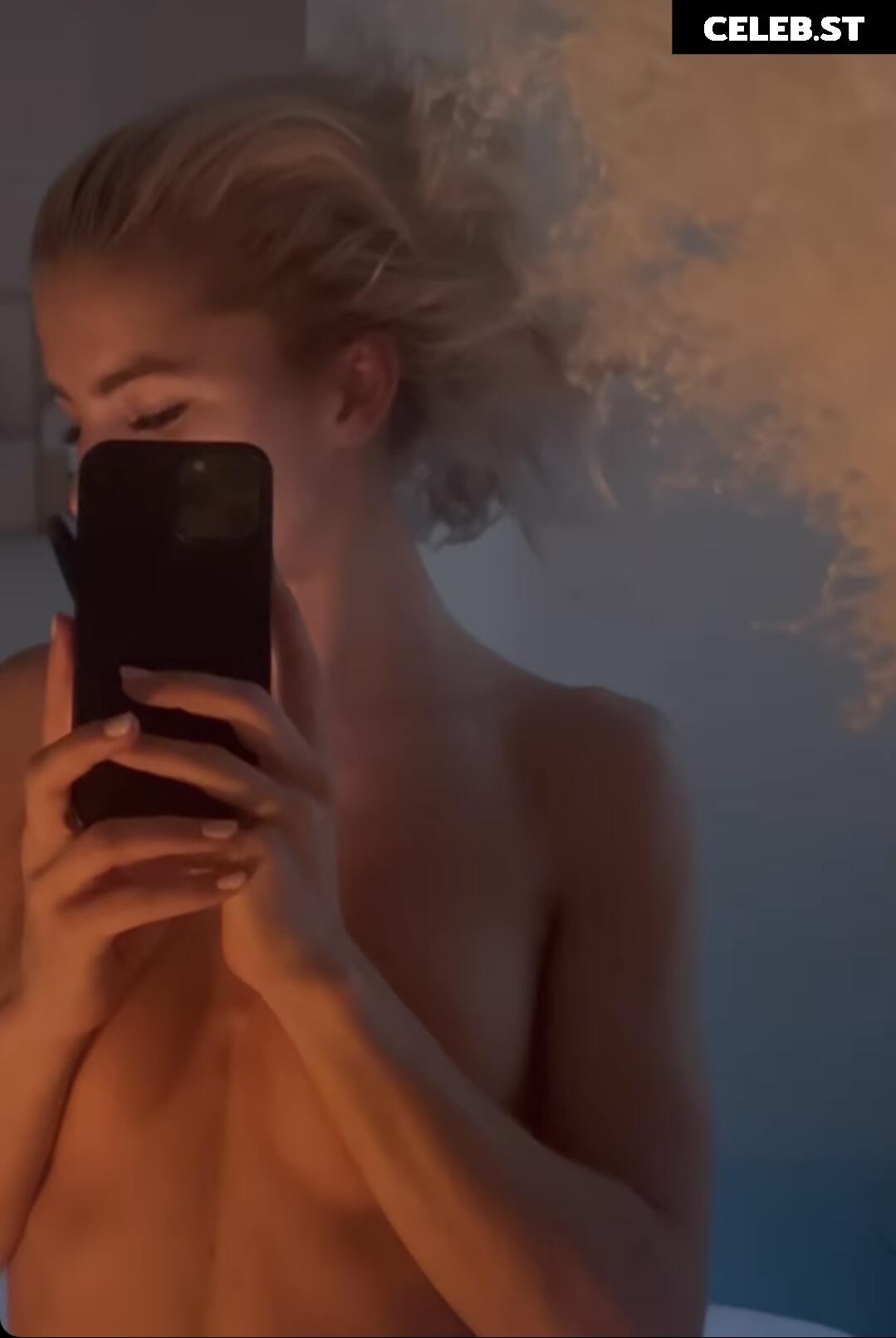 Caro Daur Image 688812