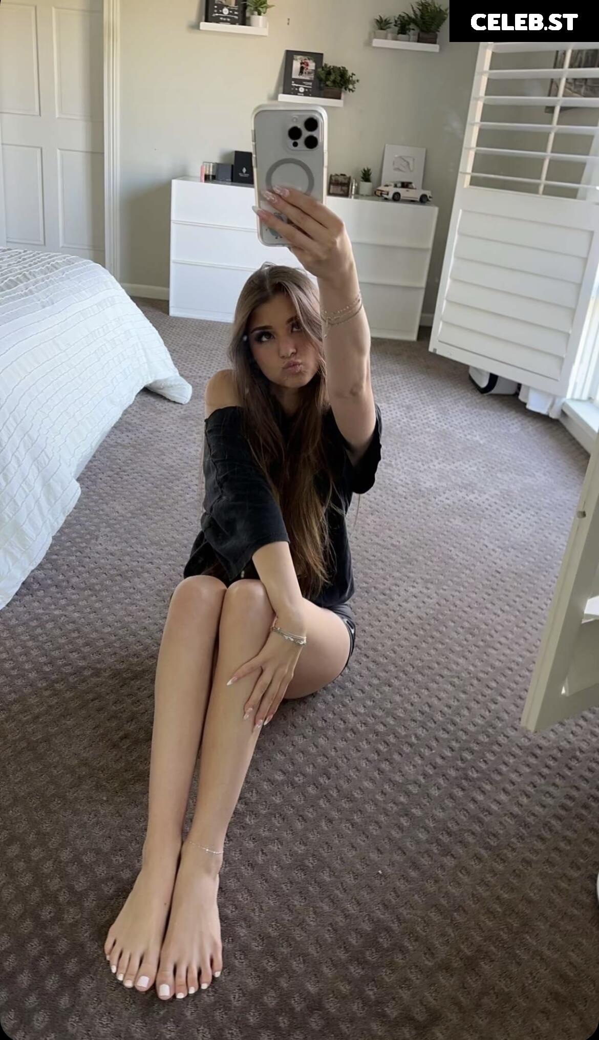 Brooke Monk Image 687141