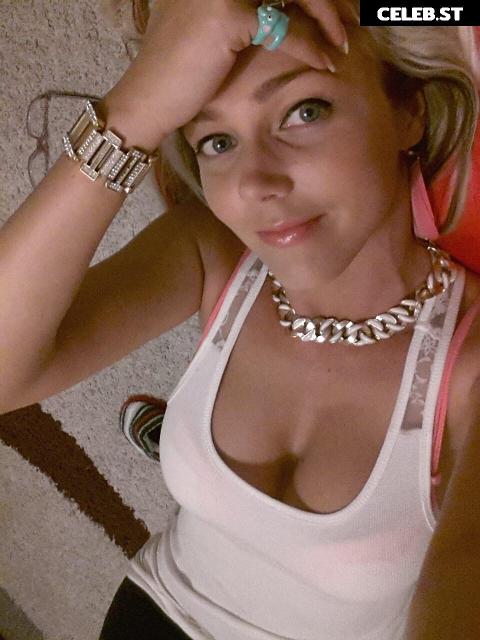 Sexy Julia Image 684708