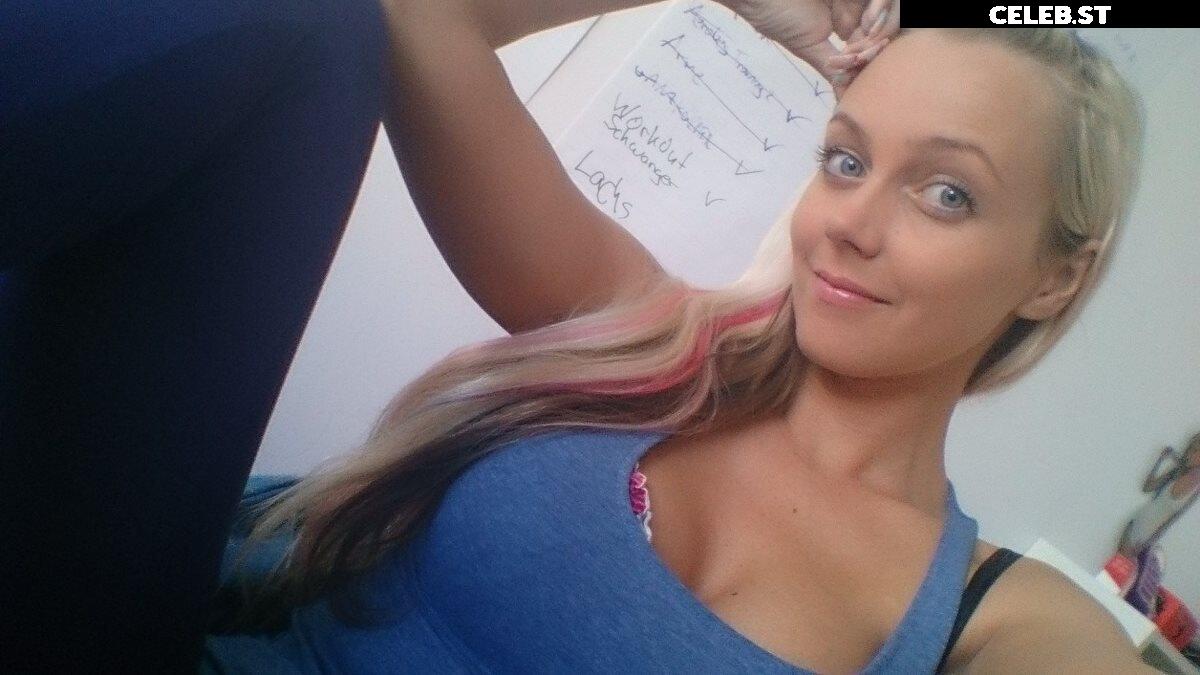 Sexy Julia Image 684835