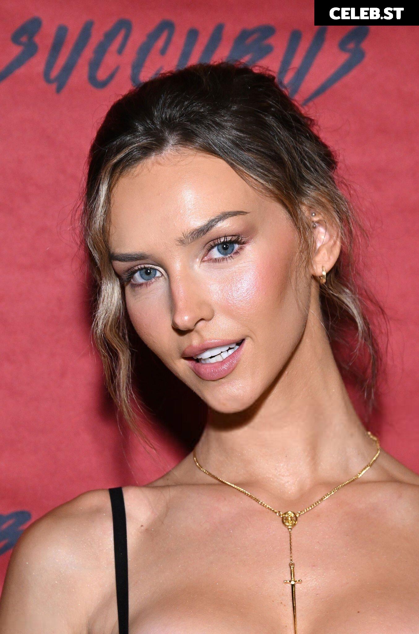 Rachel Cook Image 683127