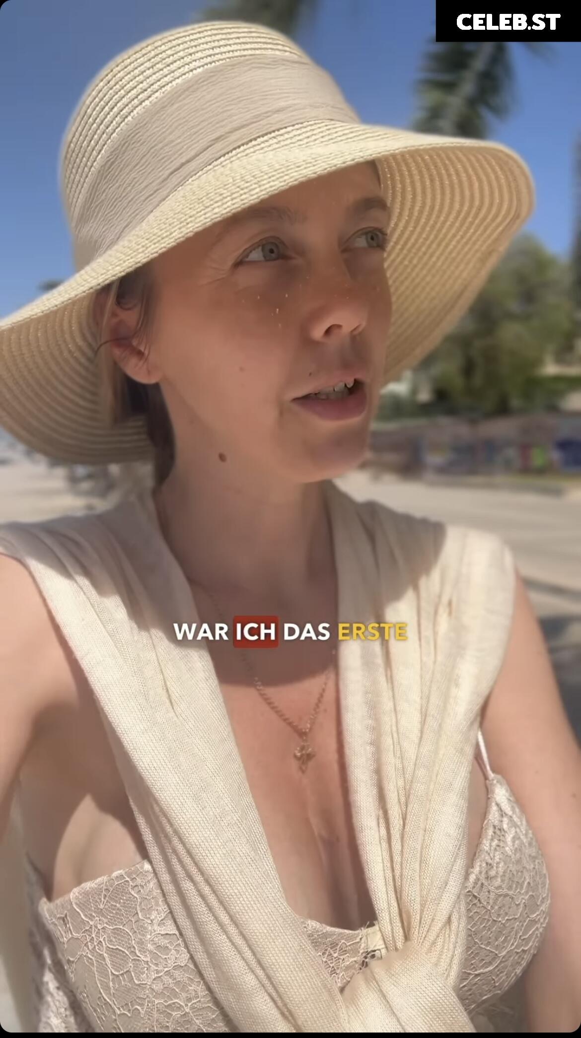 Sexy Julia Image 683998