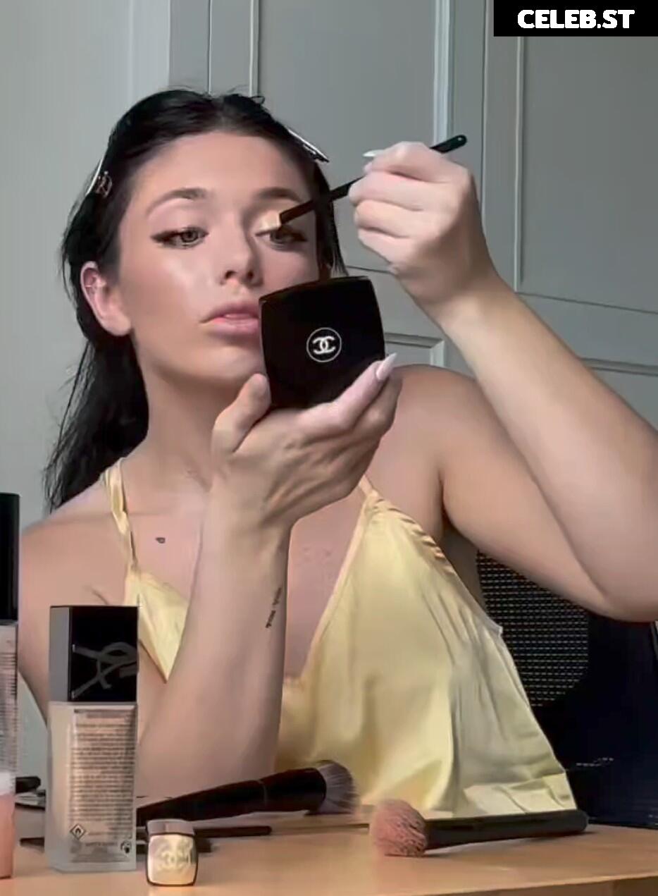 Tabitha Swatosh Image 699625