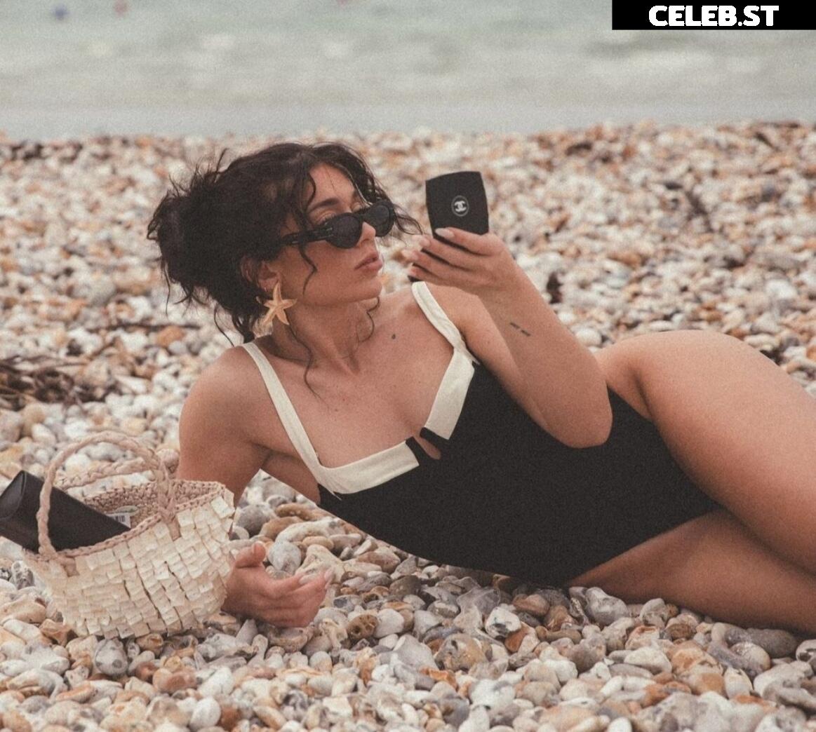 Tabitha Swatosh Image 699413