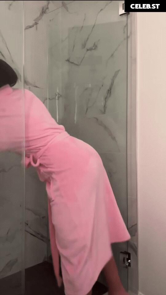 Tabitha Swatosh Image 697361