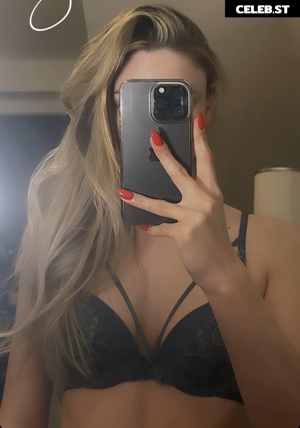 Kira Karambole Image 696123