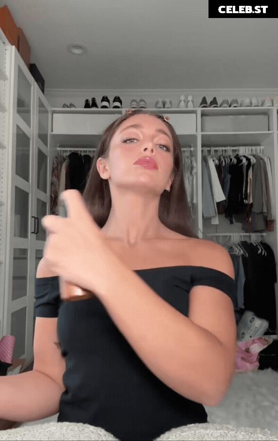 Tabitha Swatosh Image 696208