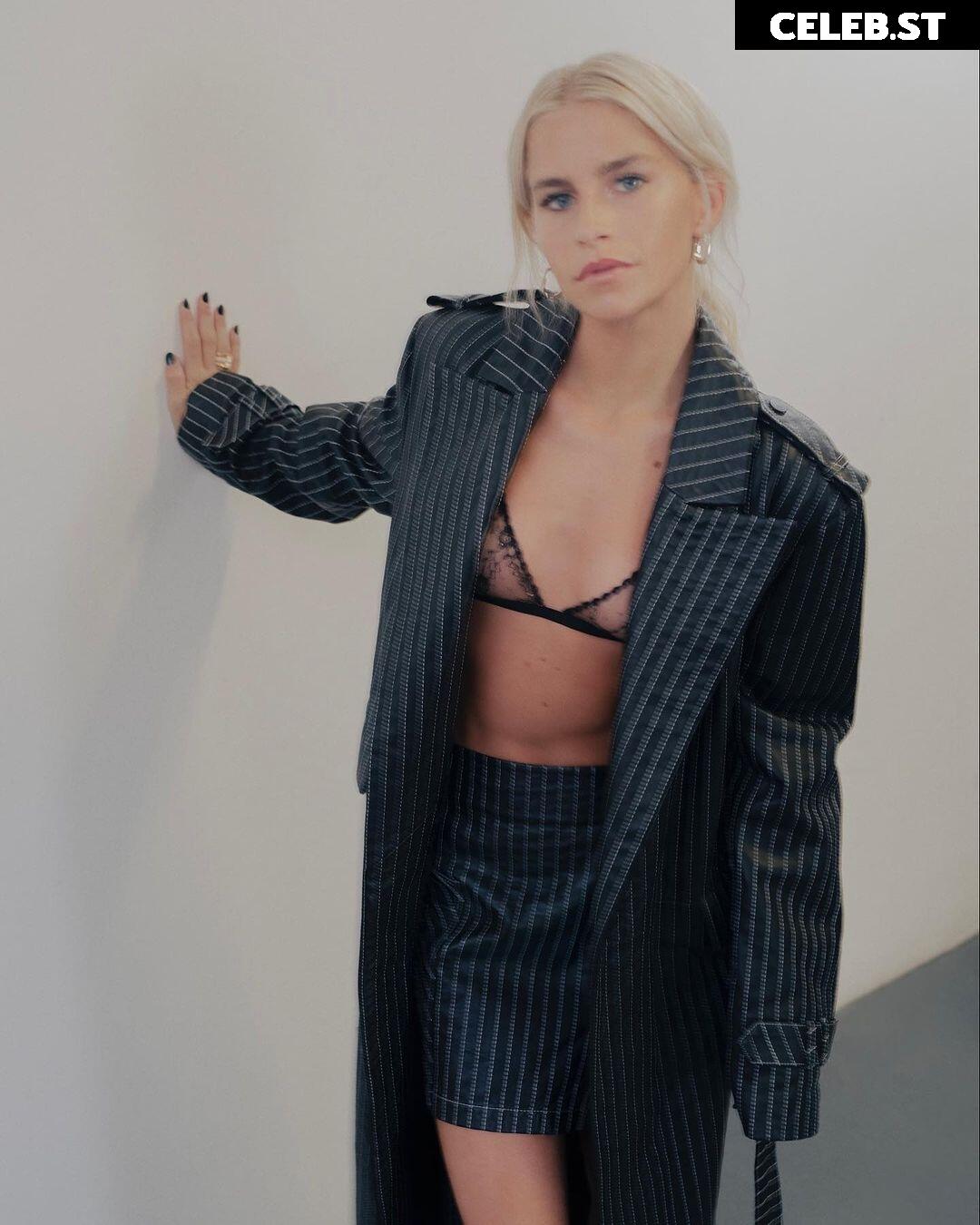 Caro Daur Image 695752