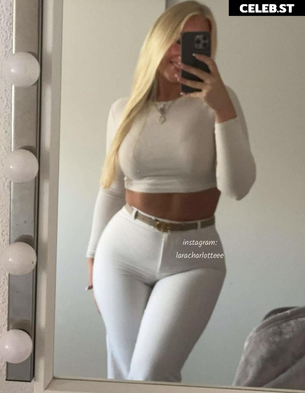 Lara-Charlottee Image 695229