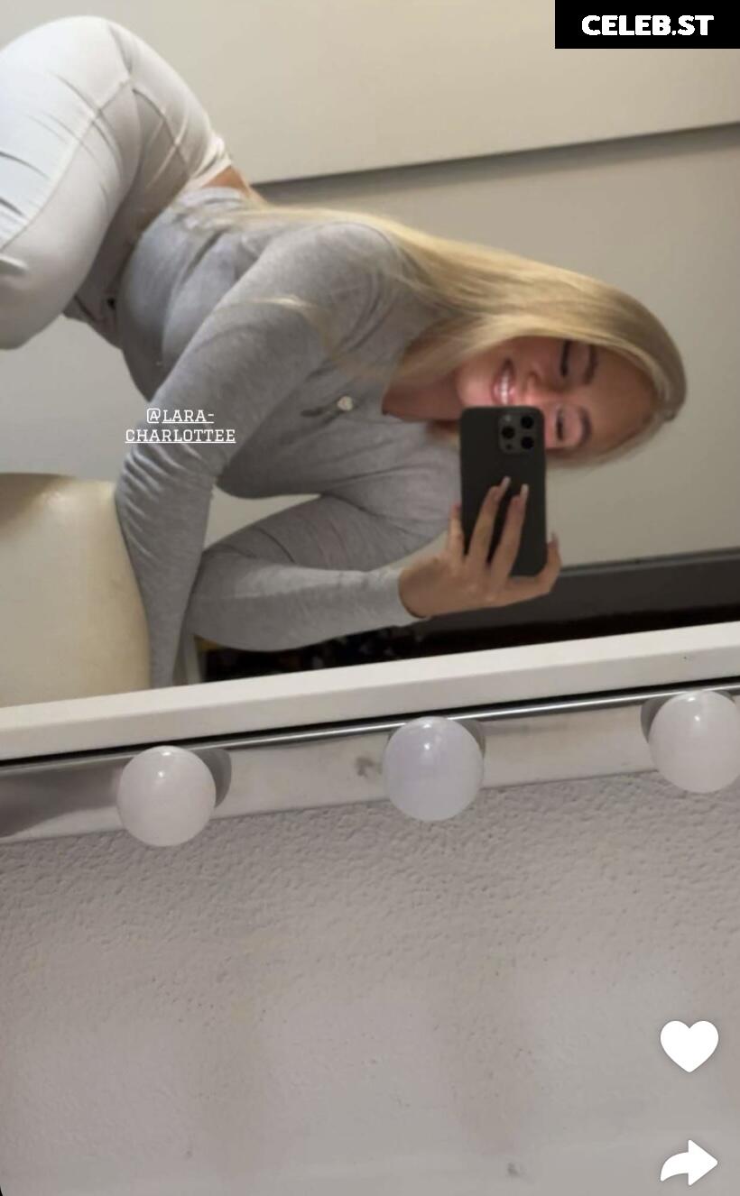 Lara-Charlottee Image 695323