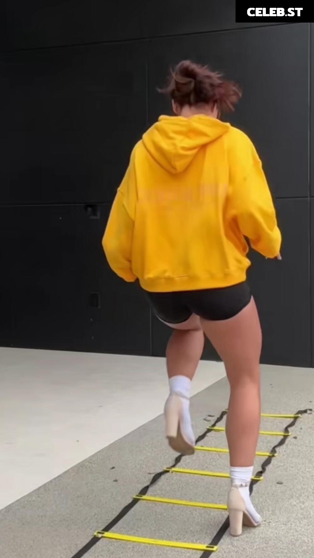 Tabitha Swatosh Image 695906