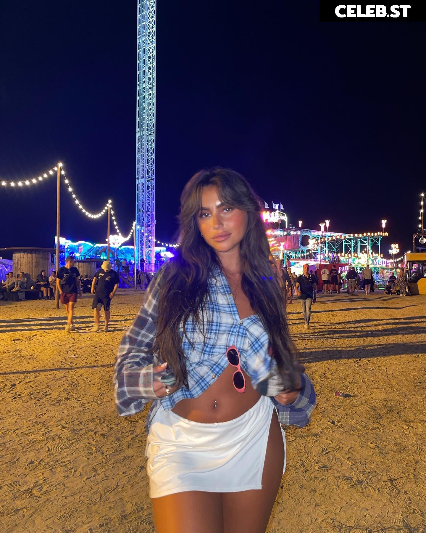 Claudia Tihan Image 693146