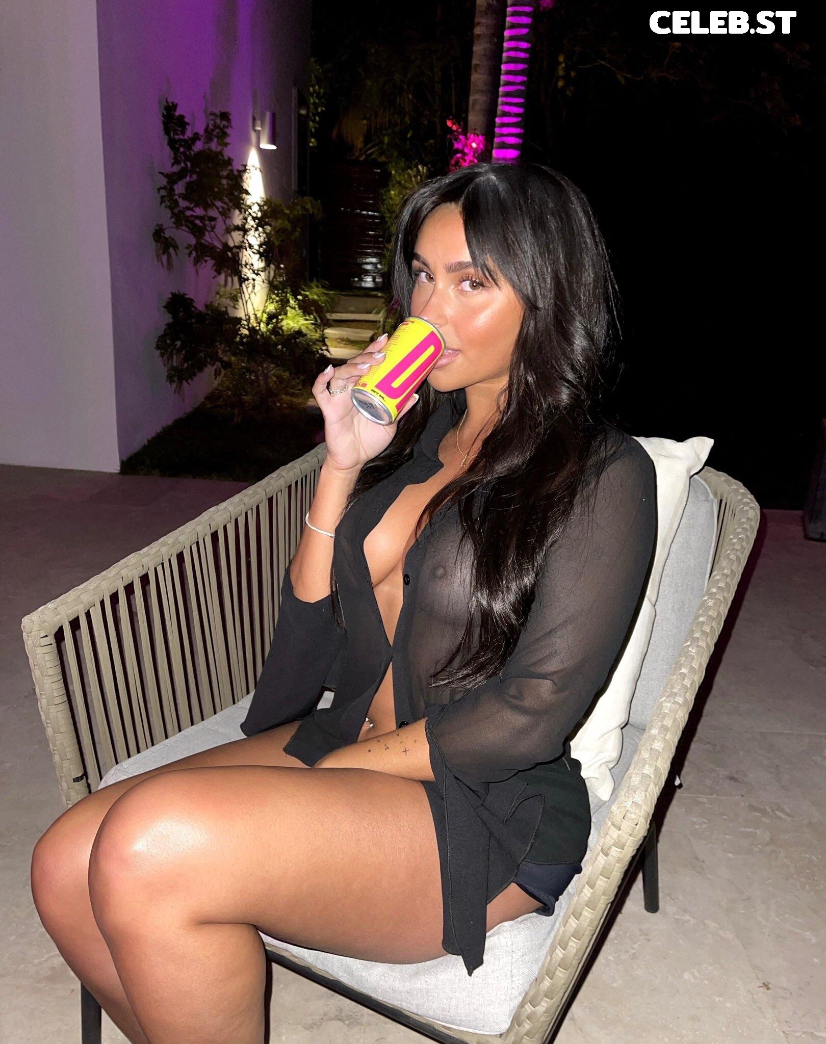 Claudia Tihan Image 692543