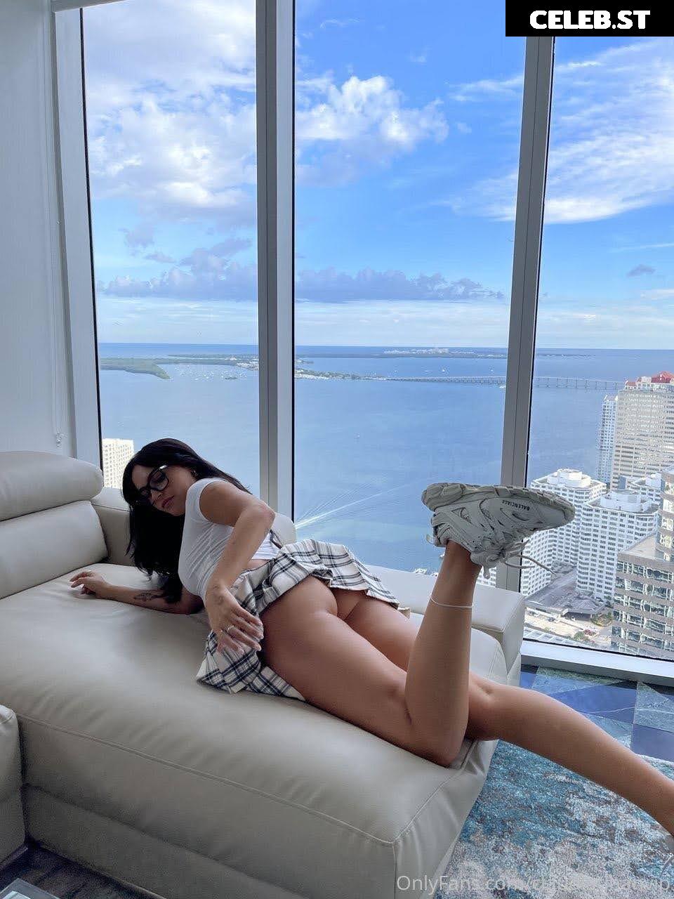 Claudia Tihan Image 690520