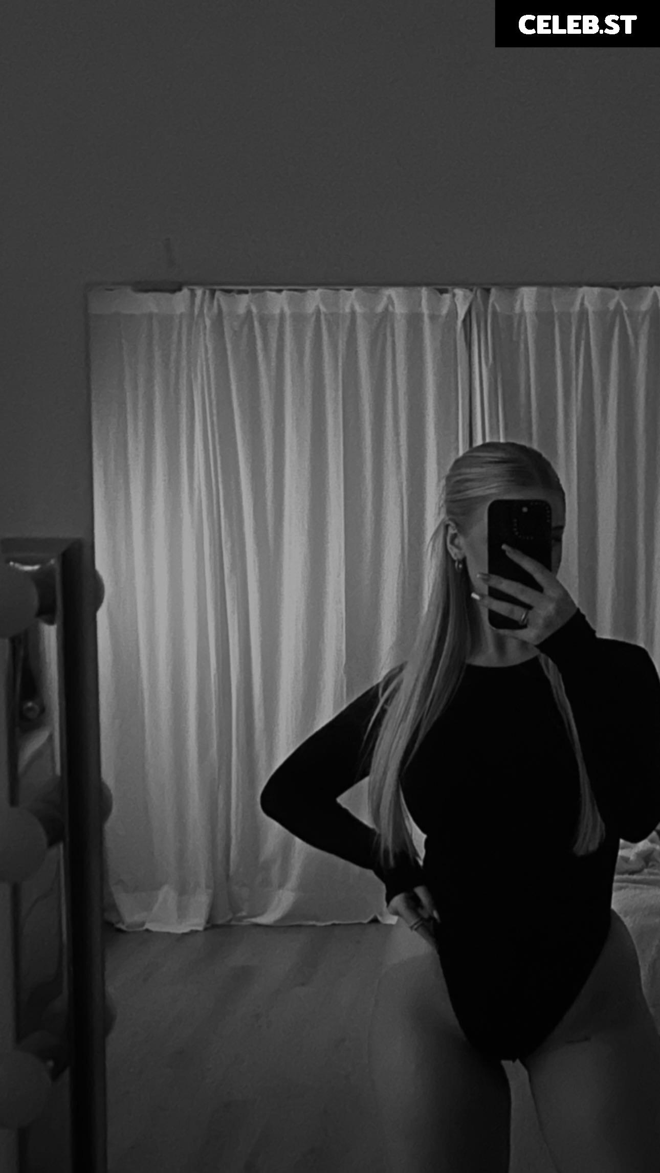 Melaniethrr Image 647697