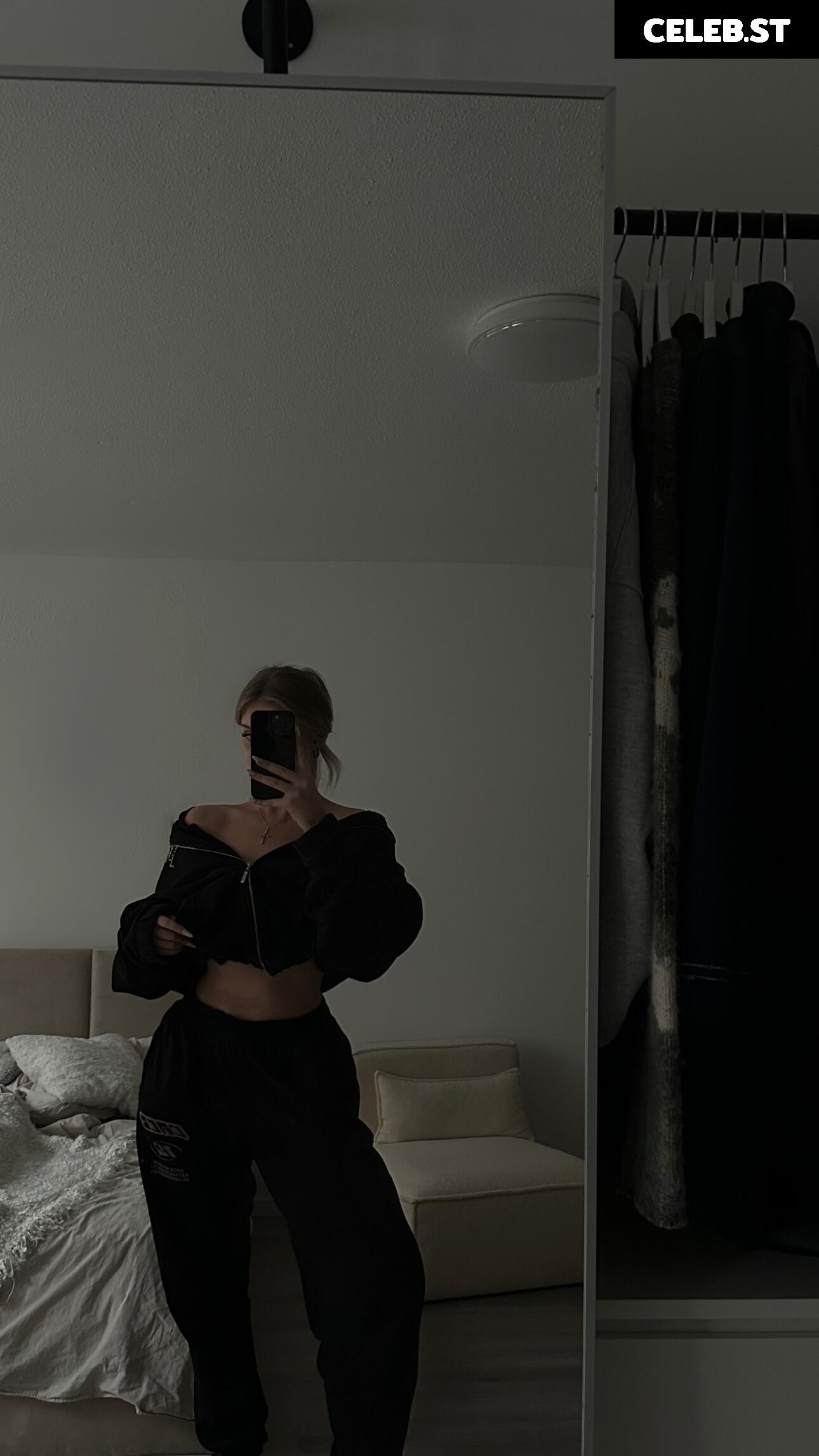Melaniethrr Image 647786