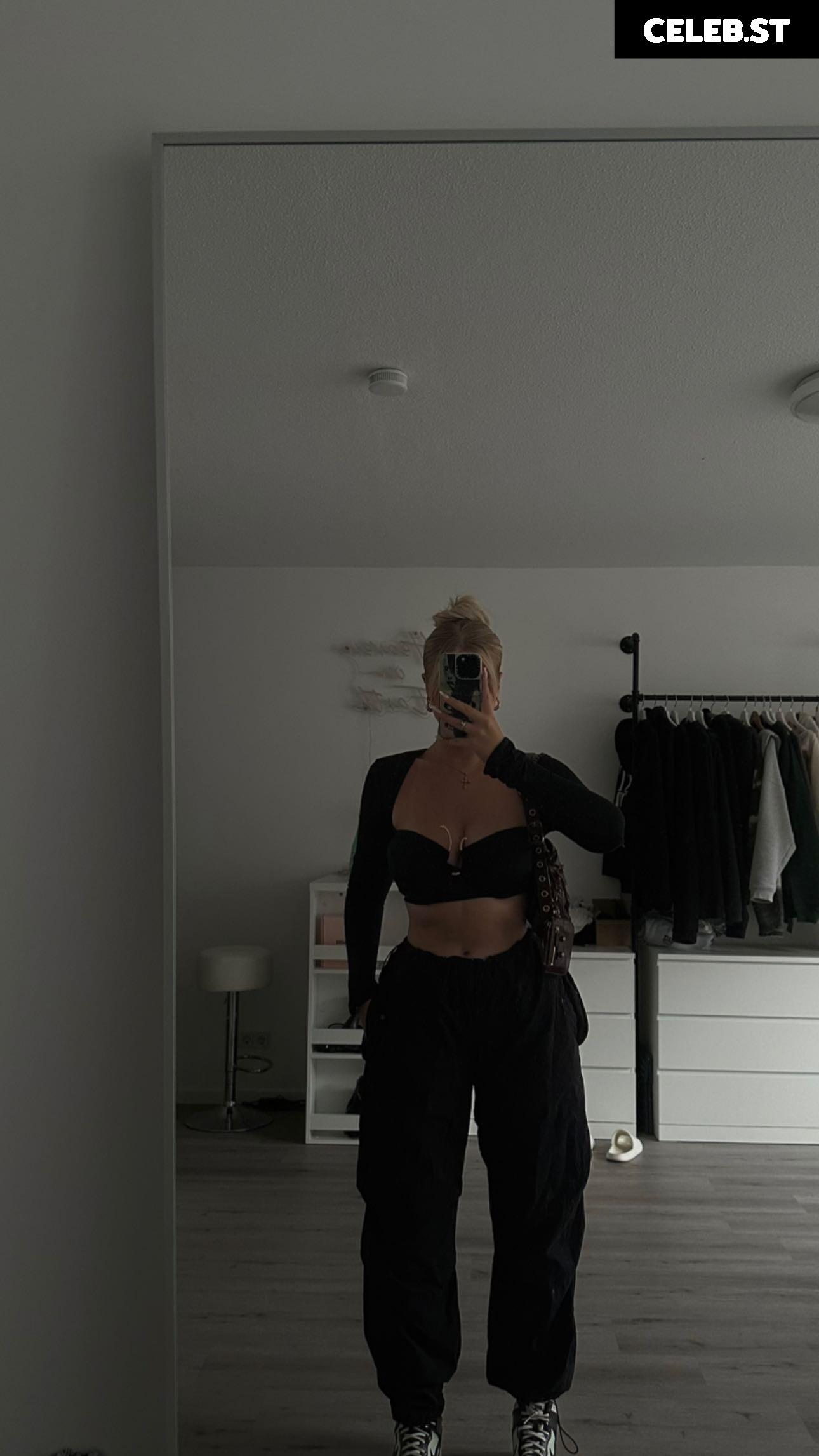 Melaniethrr Image 646620