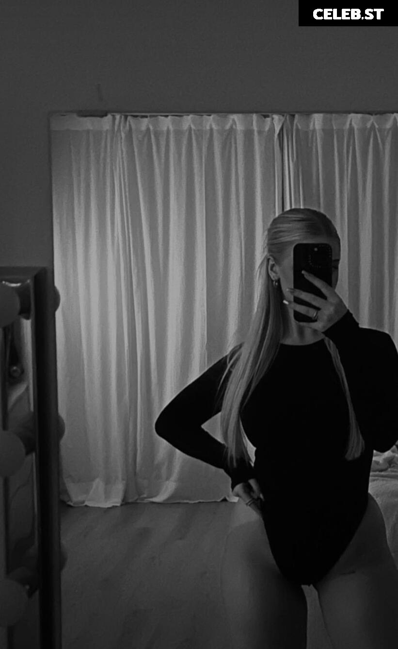 Melaniethrr Image 646809