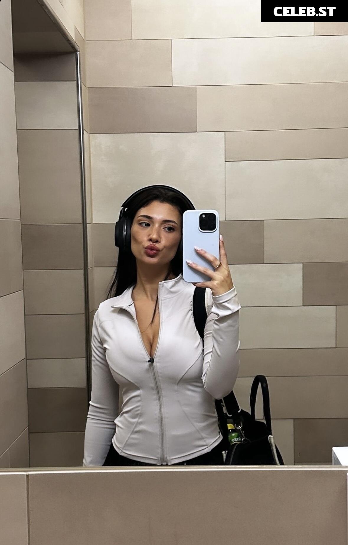 Paola Maria Image 645207