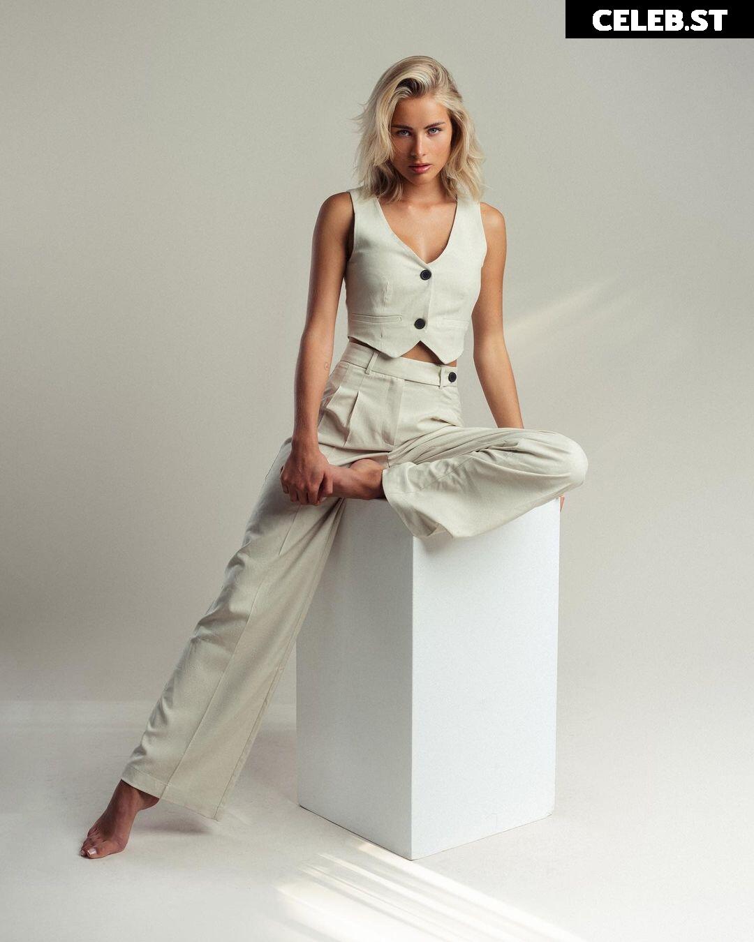 Mary.Bella Image 644726