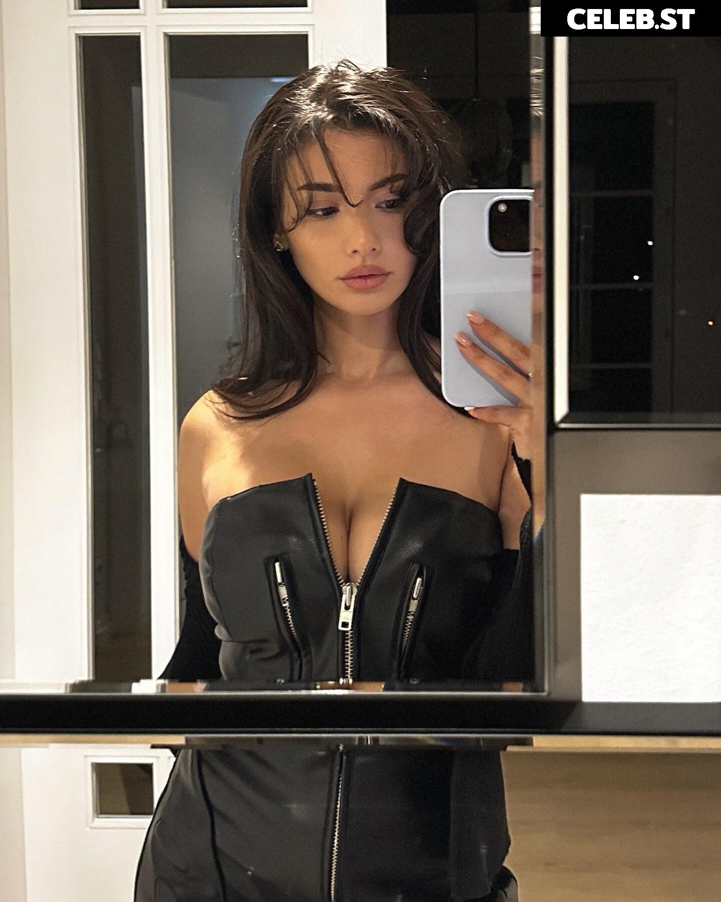 Paola Maria Image 643960