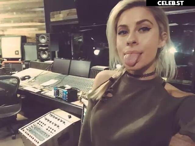 Andie Case Image 659889