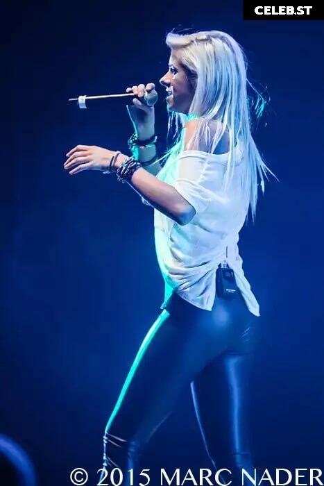 Andie Case Image 659878