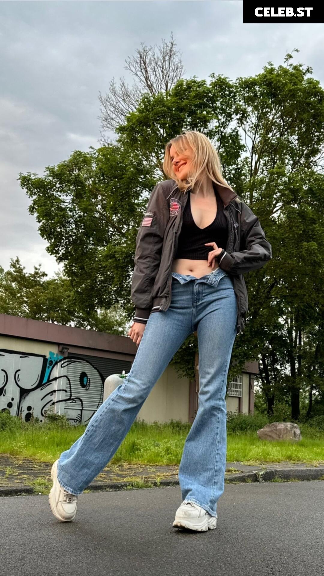 Adriana Burova Image 657696