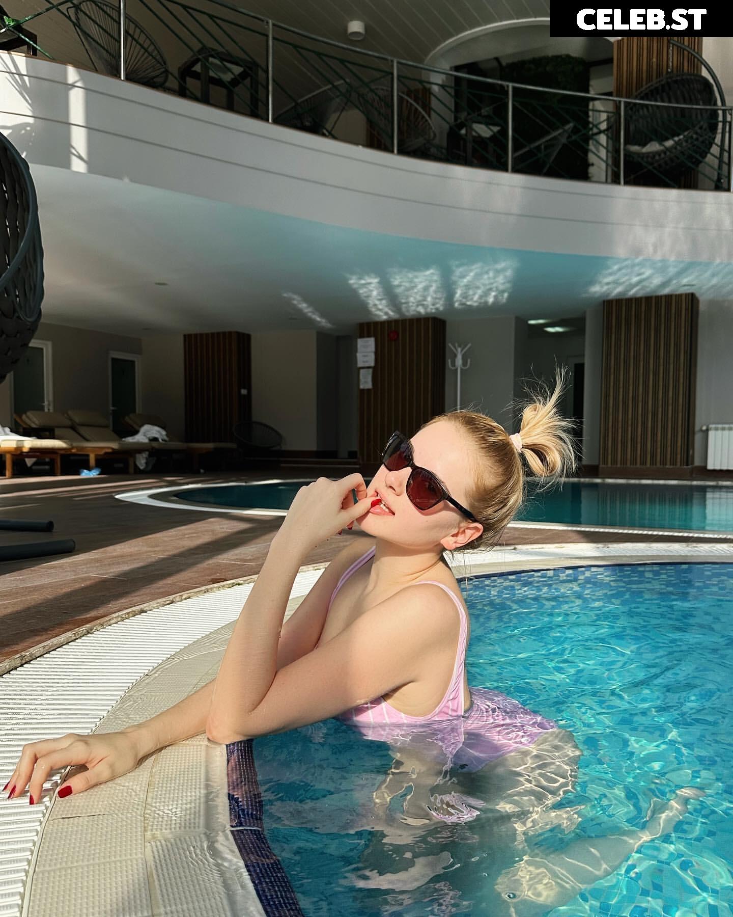 Adriana Burova Image 657103