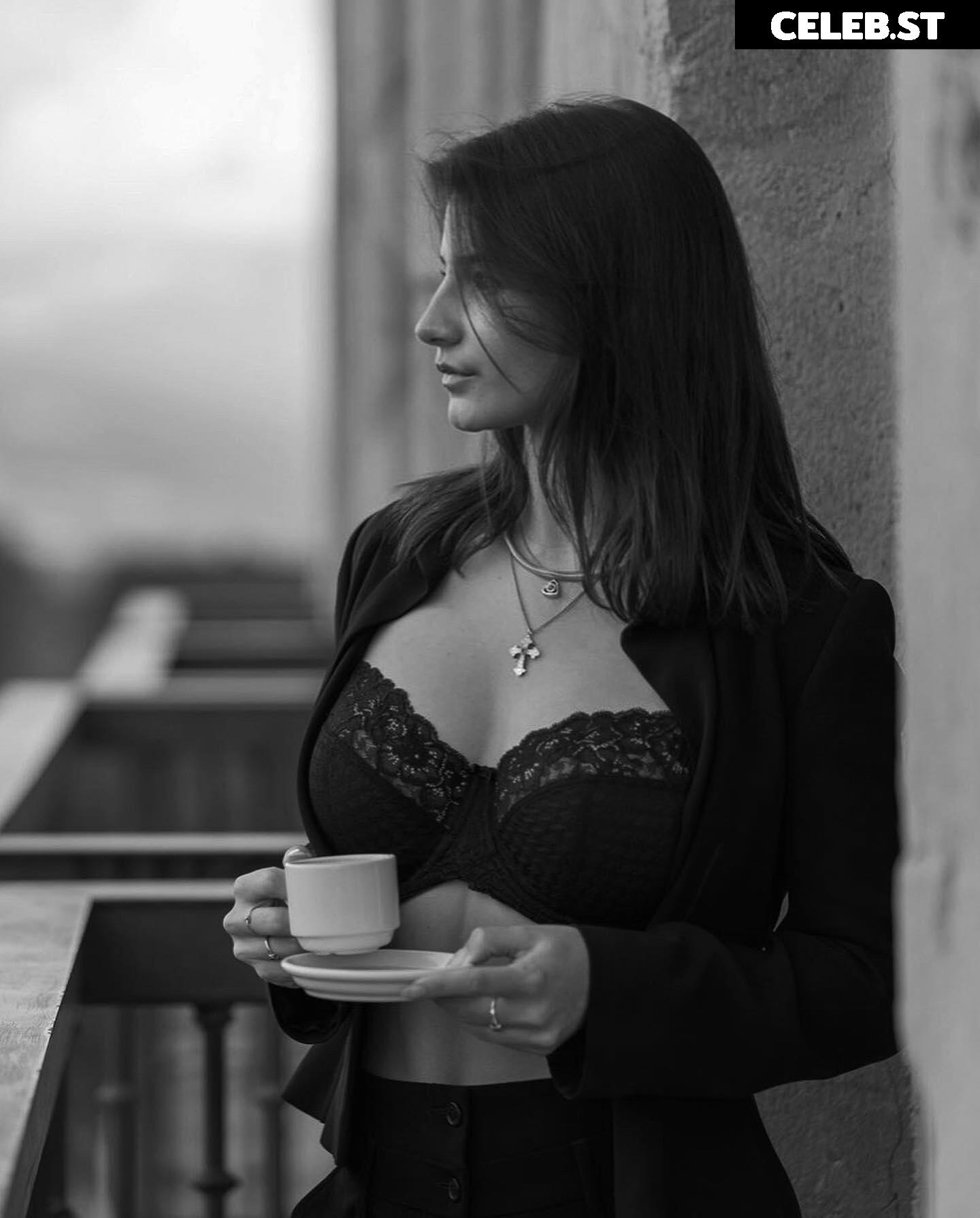 Anna Arevalo Image 656115