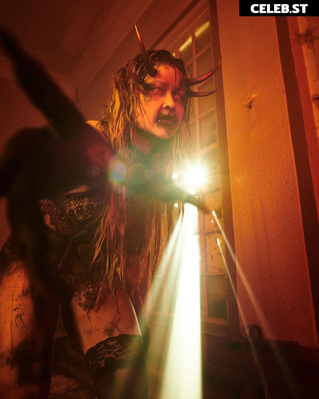 Sophia Thiel Image 654322