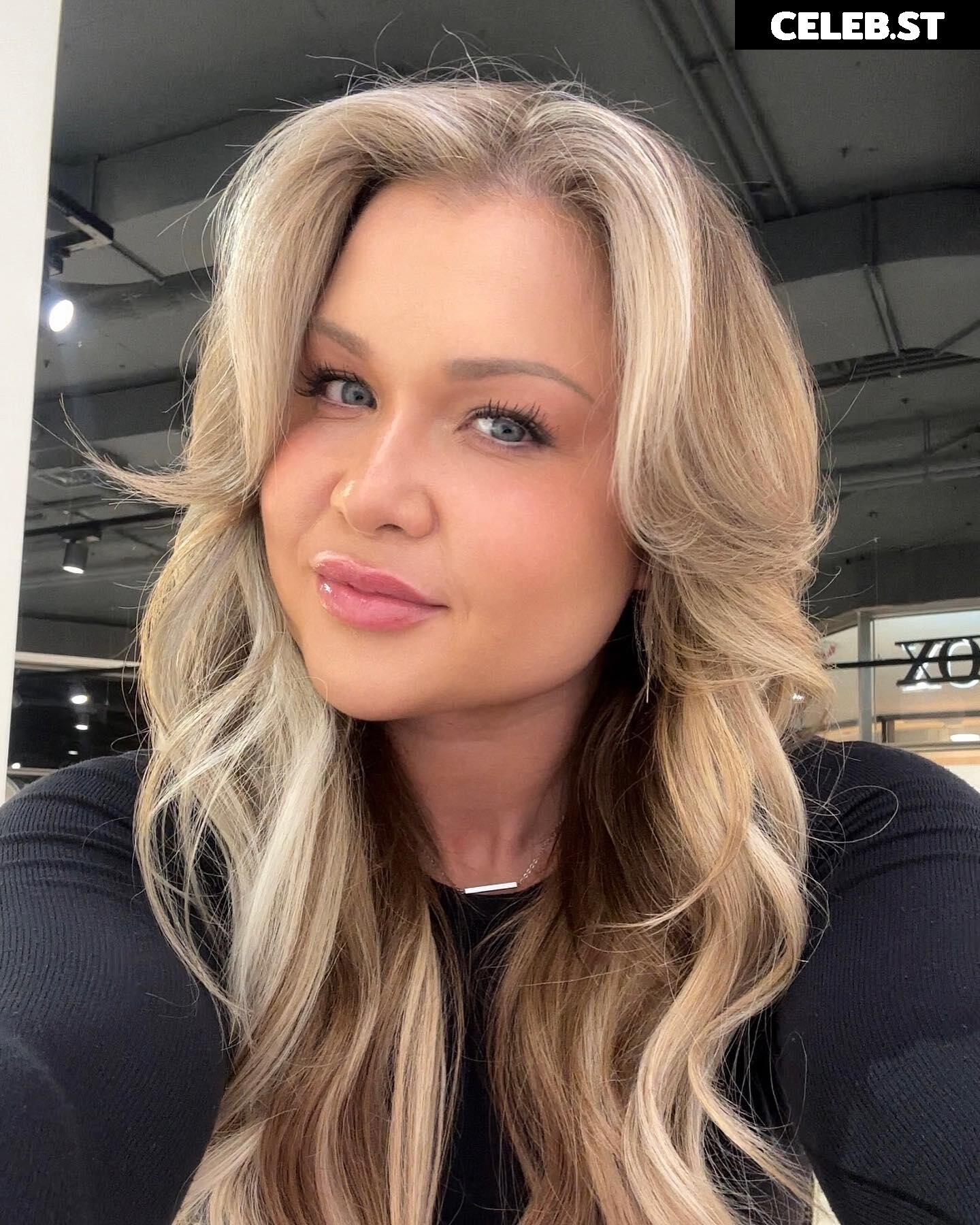 Sophia Thiel Image 654944